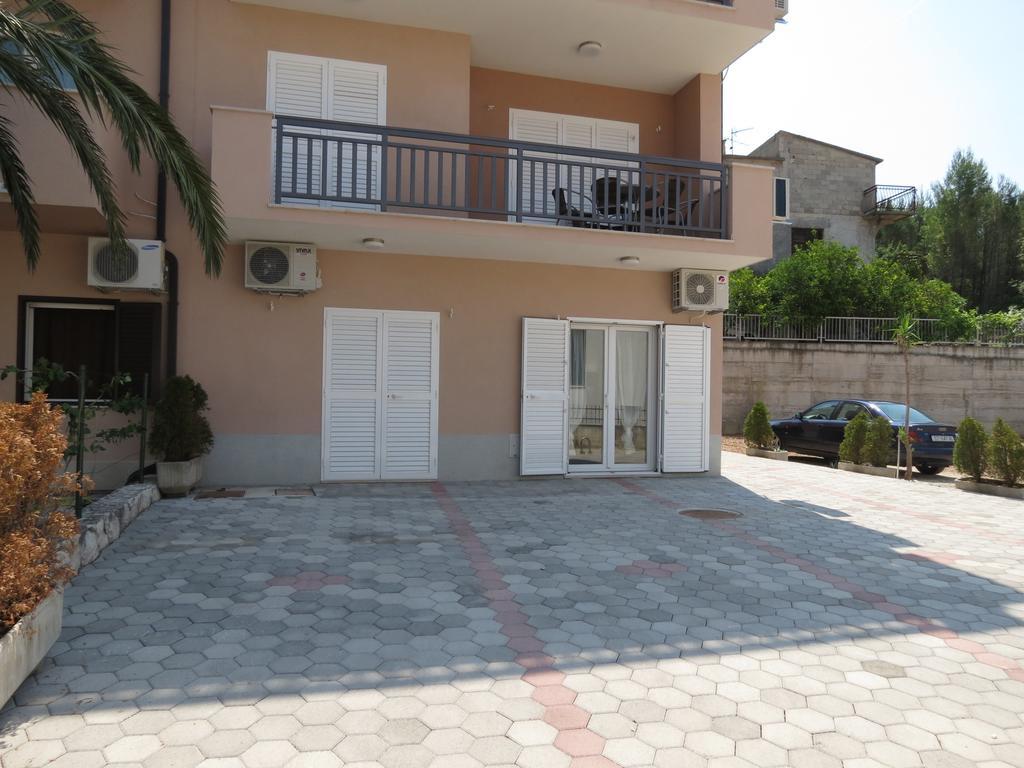 Apartments Ljubicic Podstrana Esterno foto