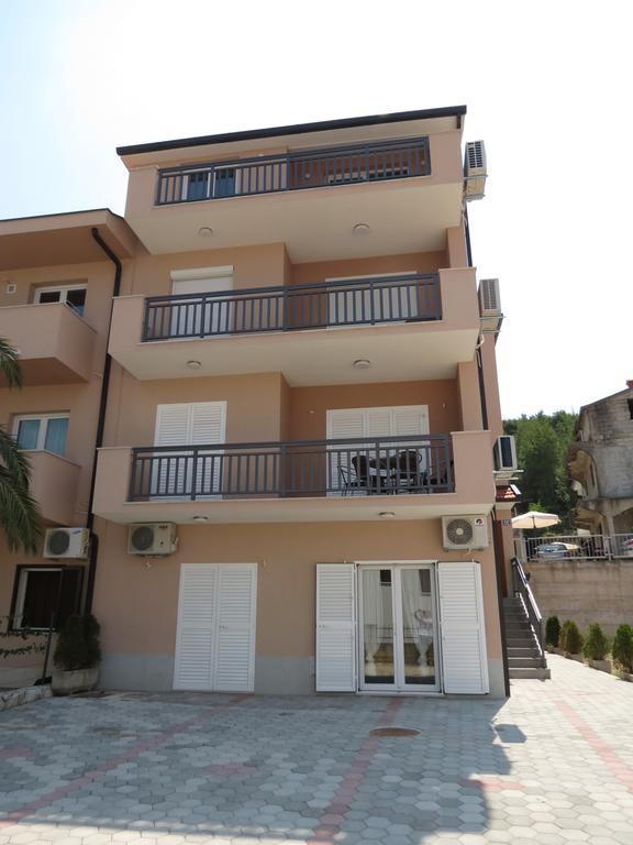 Apartments Ljubicic Podstrana Esterno foto